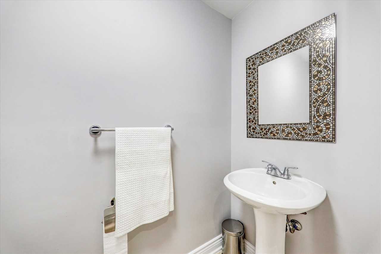 112 Guinevere Rd
