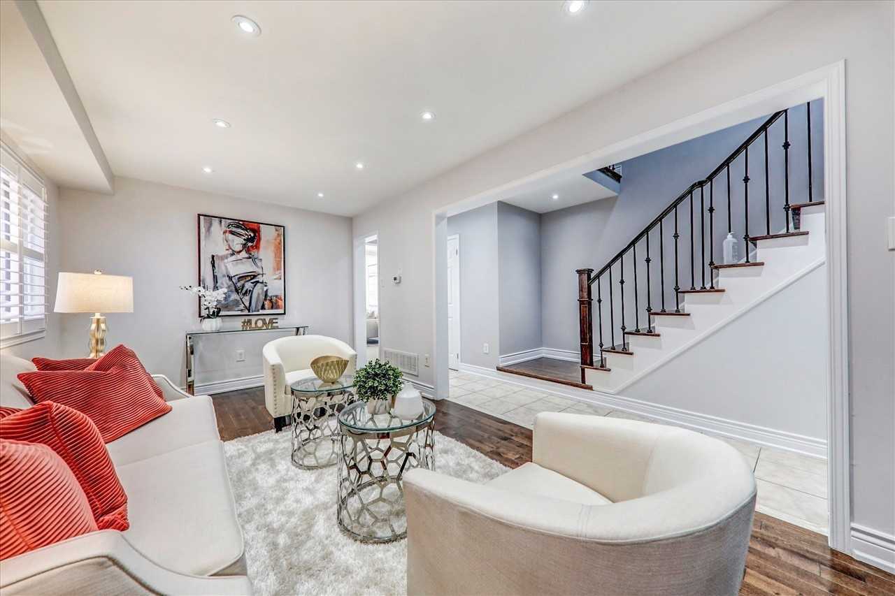 112 Guinevere Rd