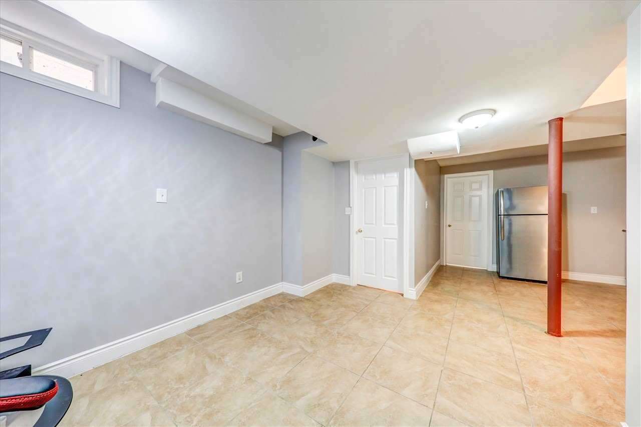 112 Guinevere Rd