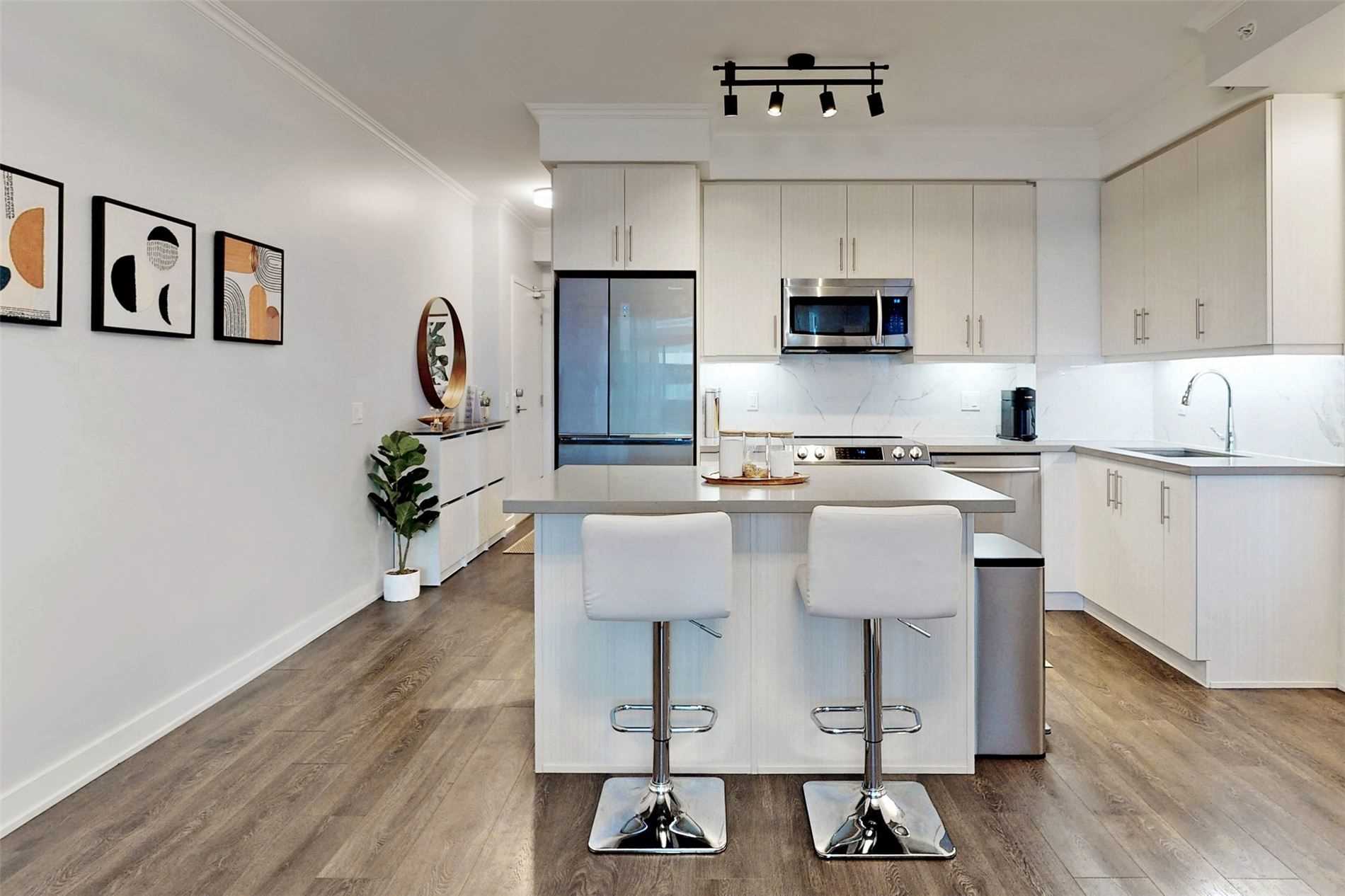 75 Oneida Cres, #410