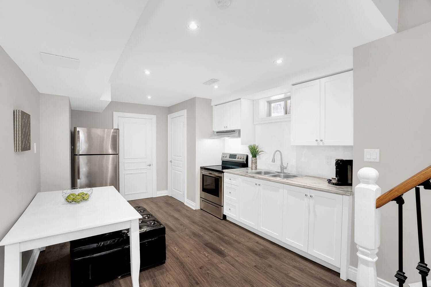 172 Pelee Ave