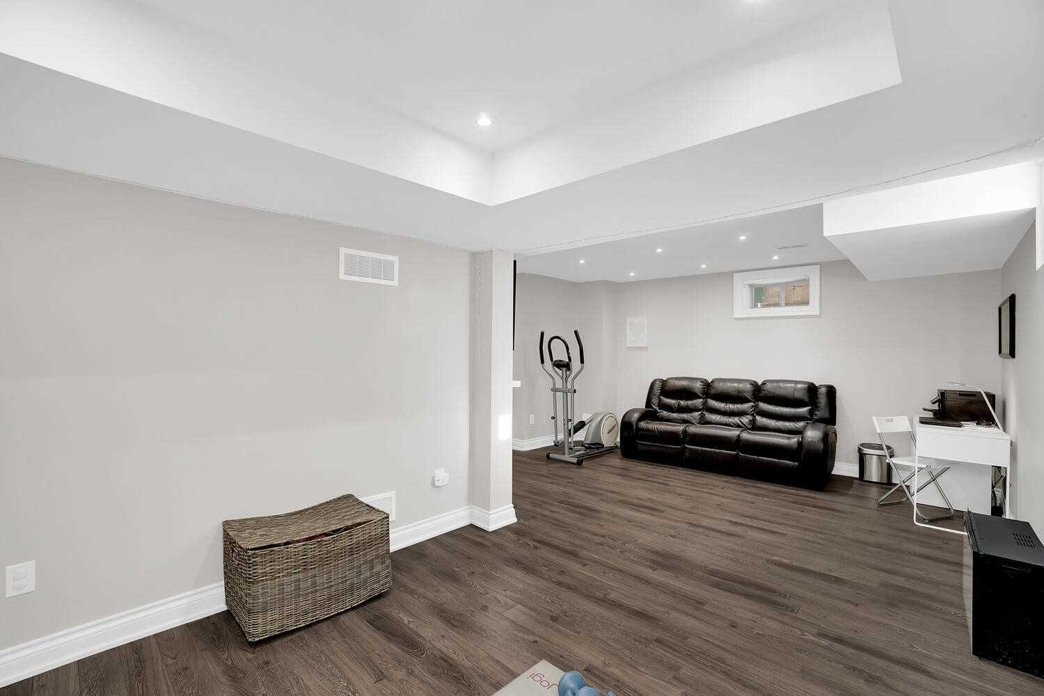 172 Pelee Ave