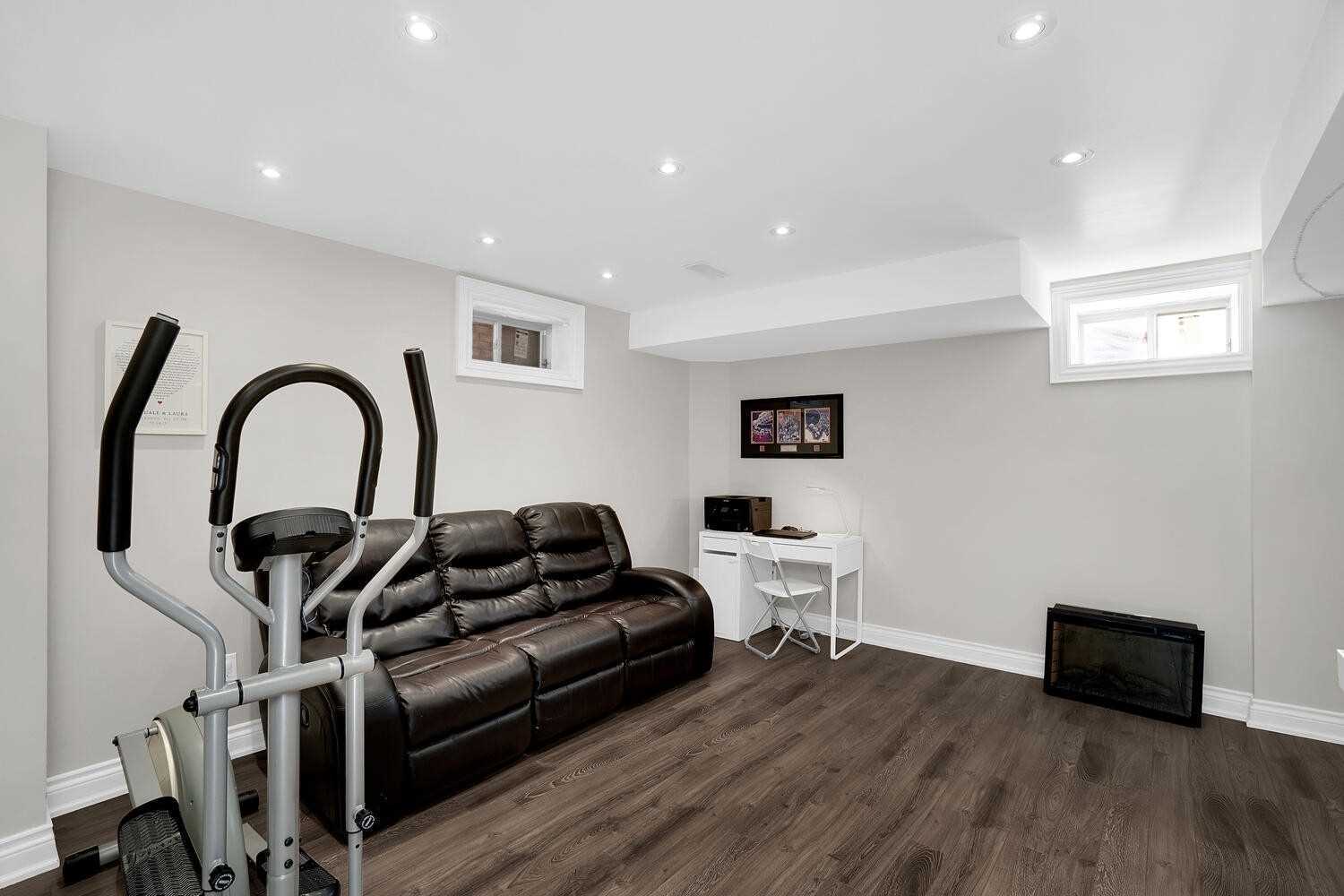 172 Pelee Ave