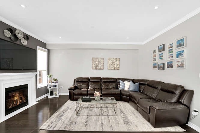 172 Pelee Ave