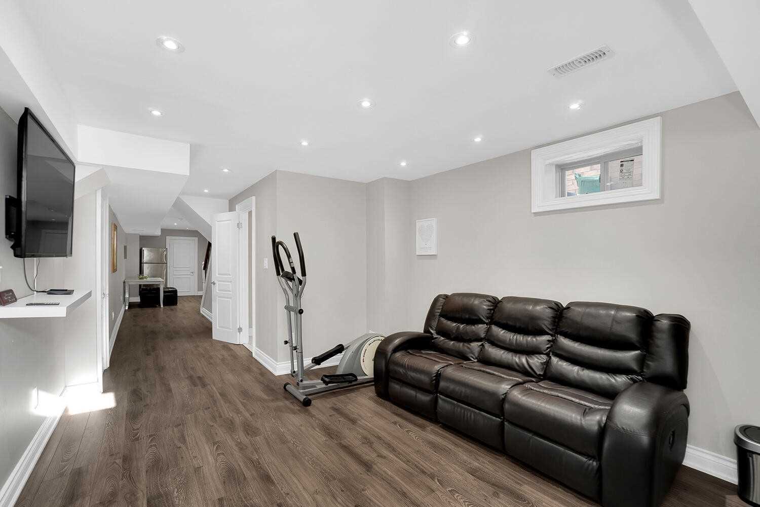 172 Pelee Ave