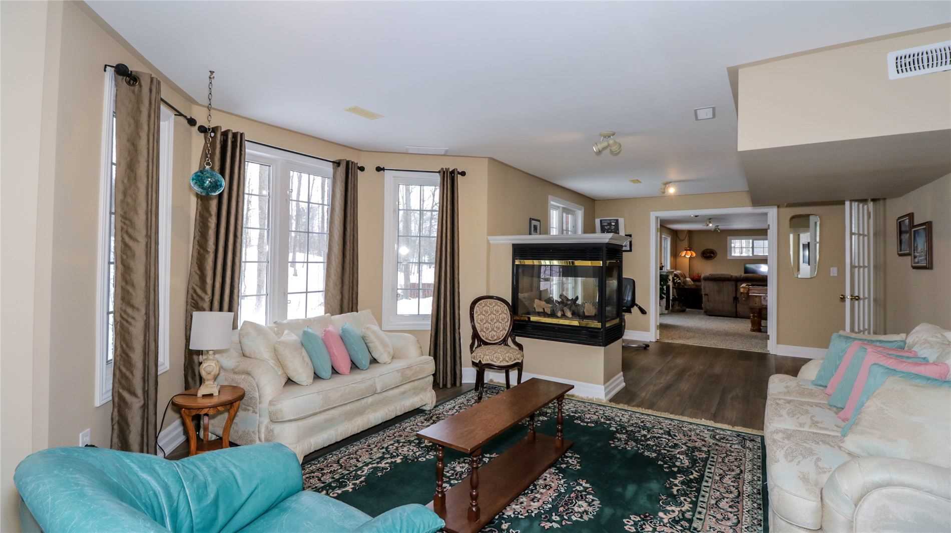 1976 Forest Valley Dr