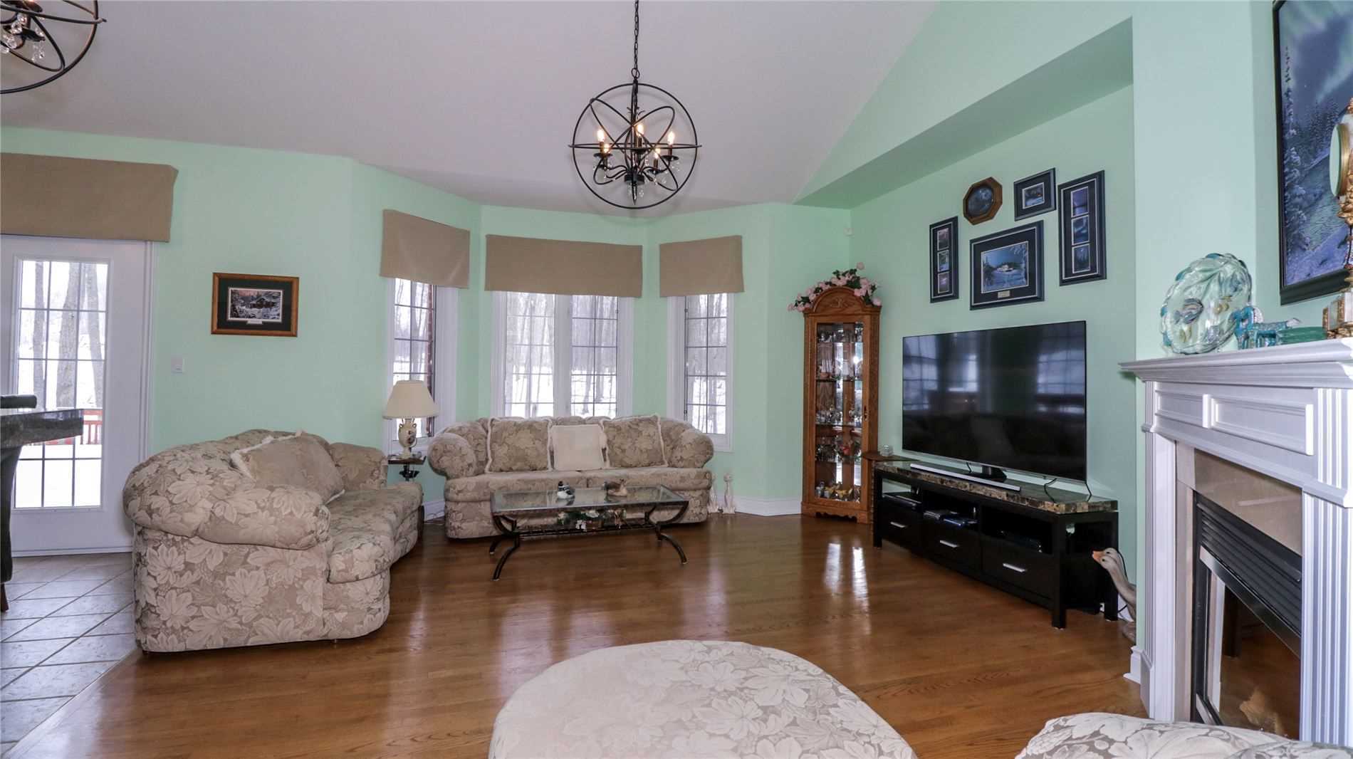 1976 Forest Valley Dr