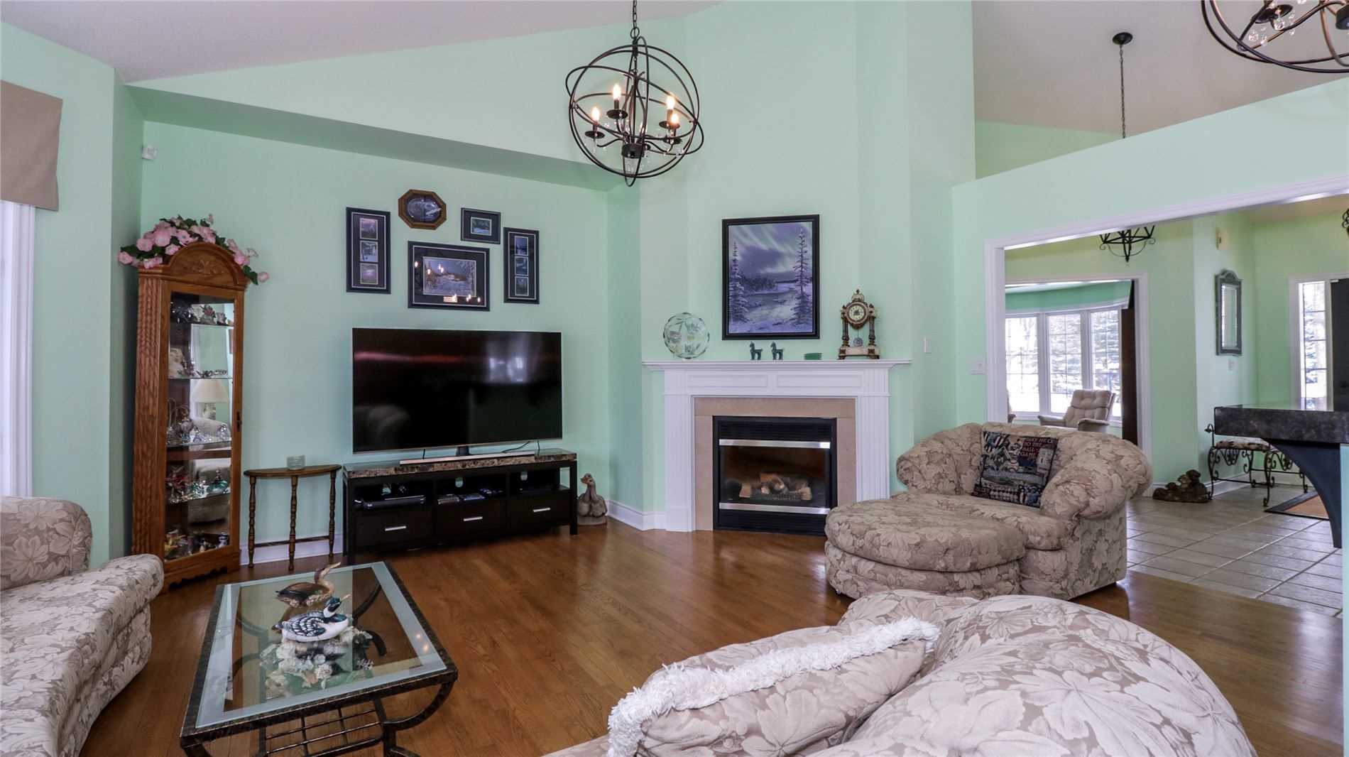 1976 Forest Valley Dr