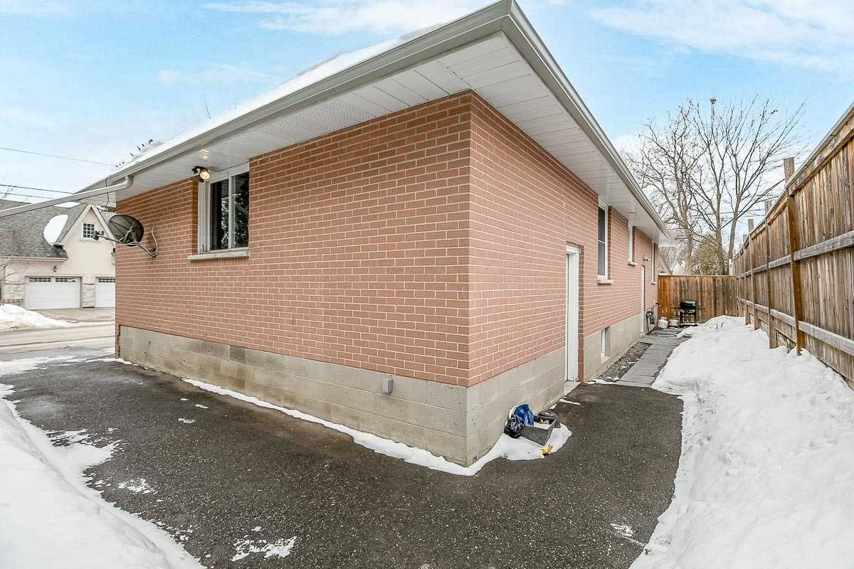 41 Montreal St