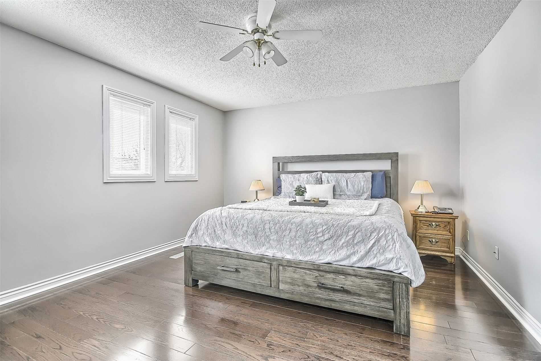 377 Pickering Cres