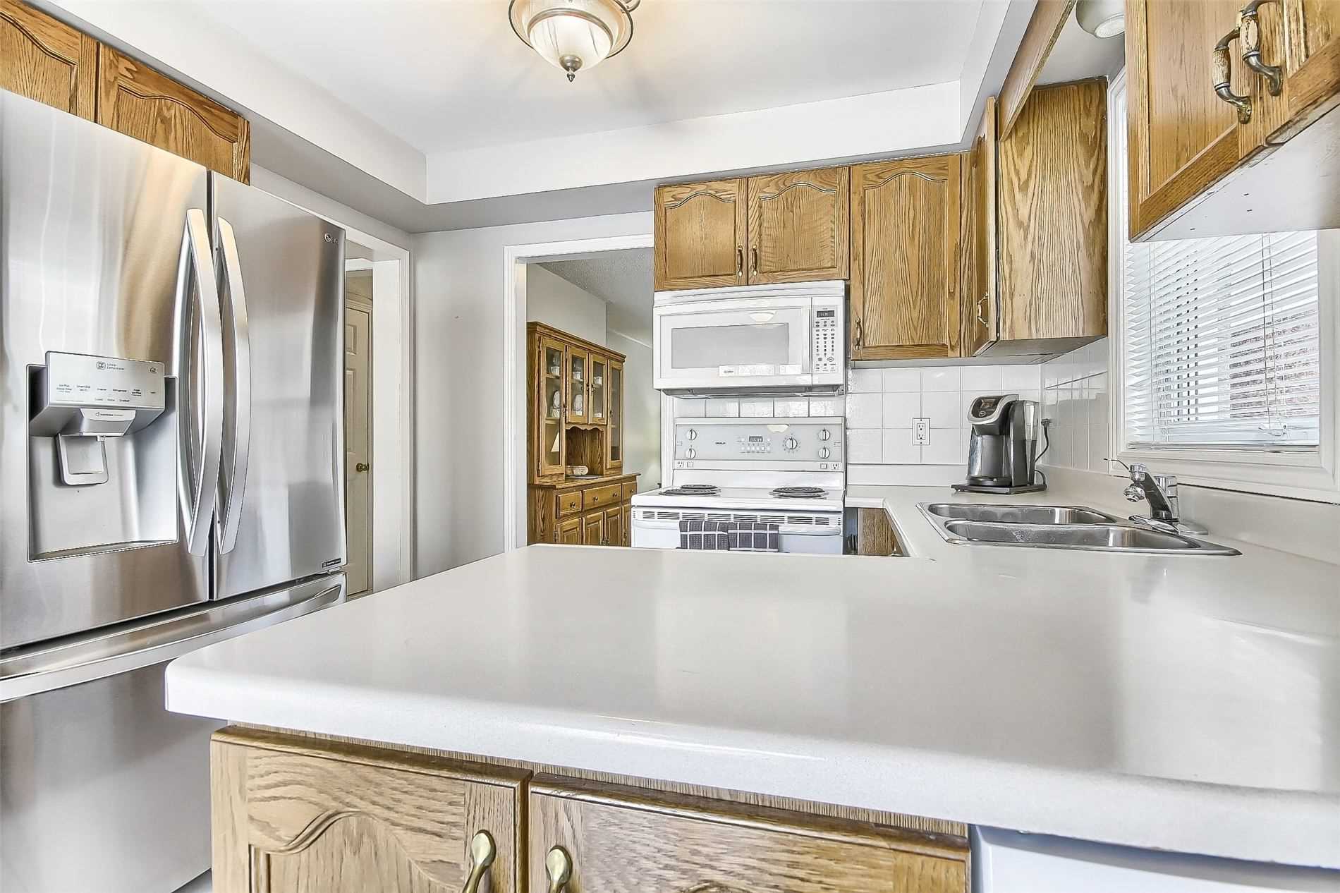 377 Pickering Cres
