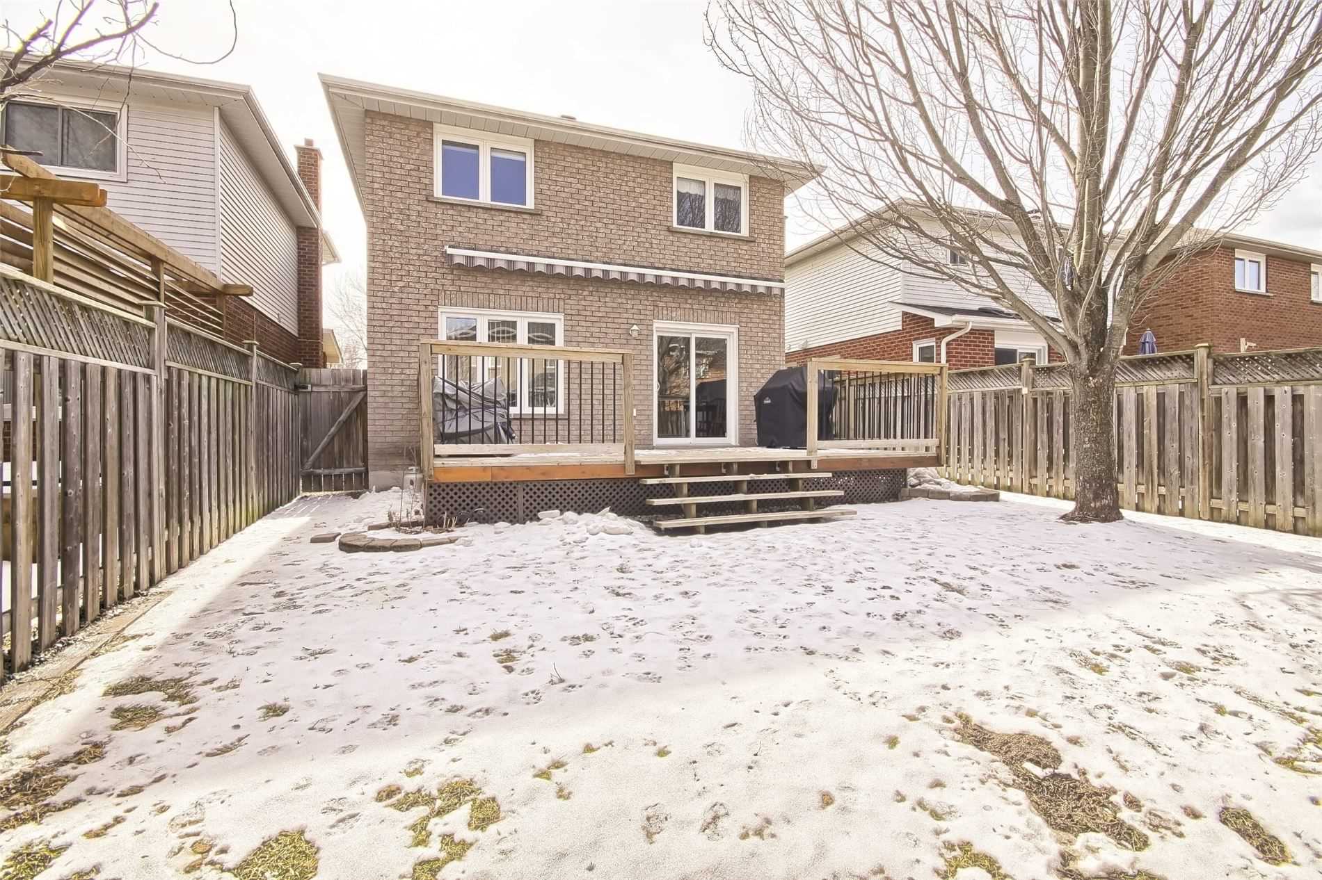 377 Pickering Cres