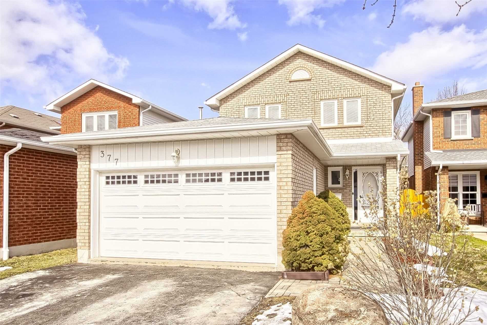 377 Pickering Cres