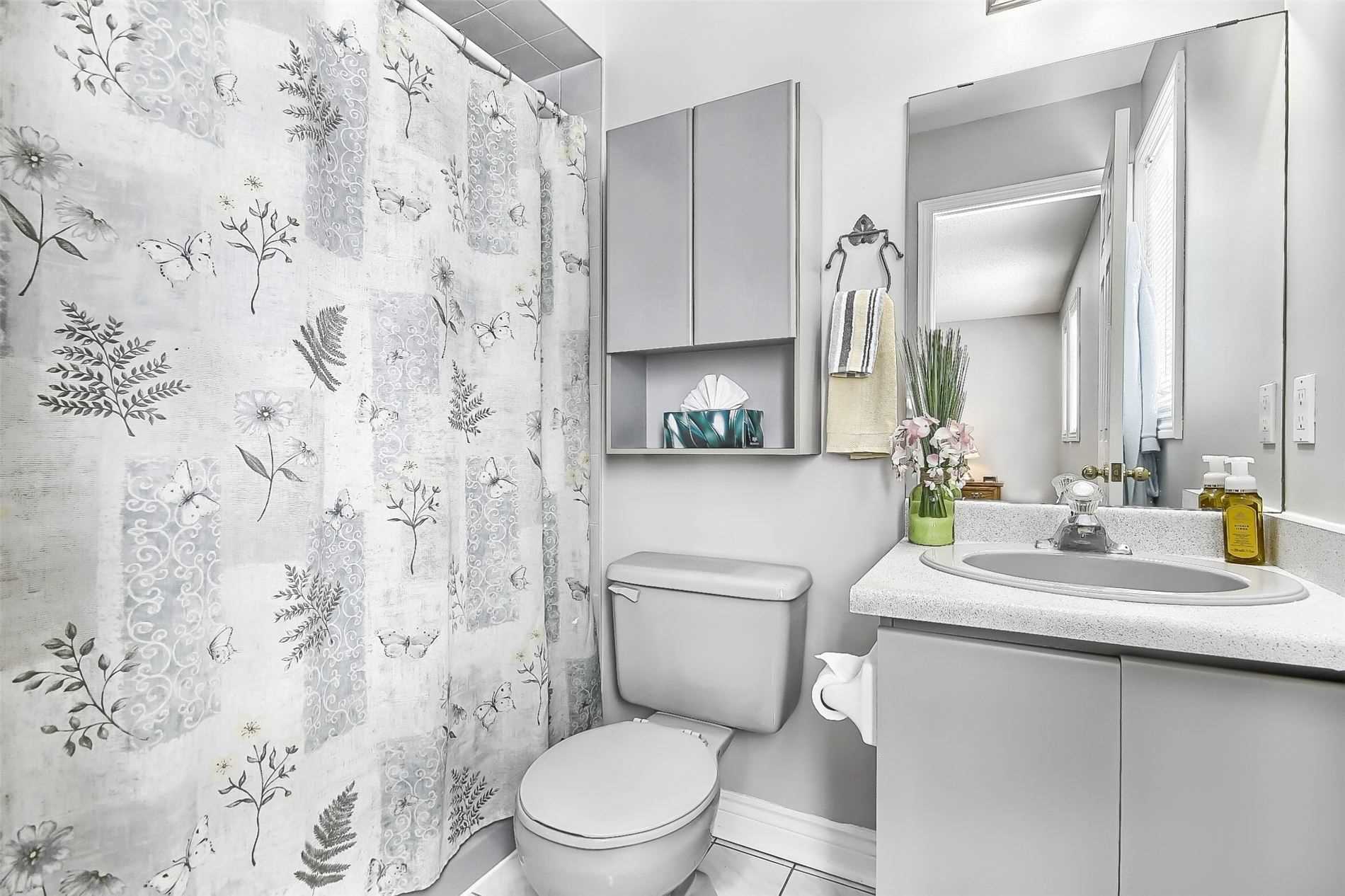 377 Pickering Cres