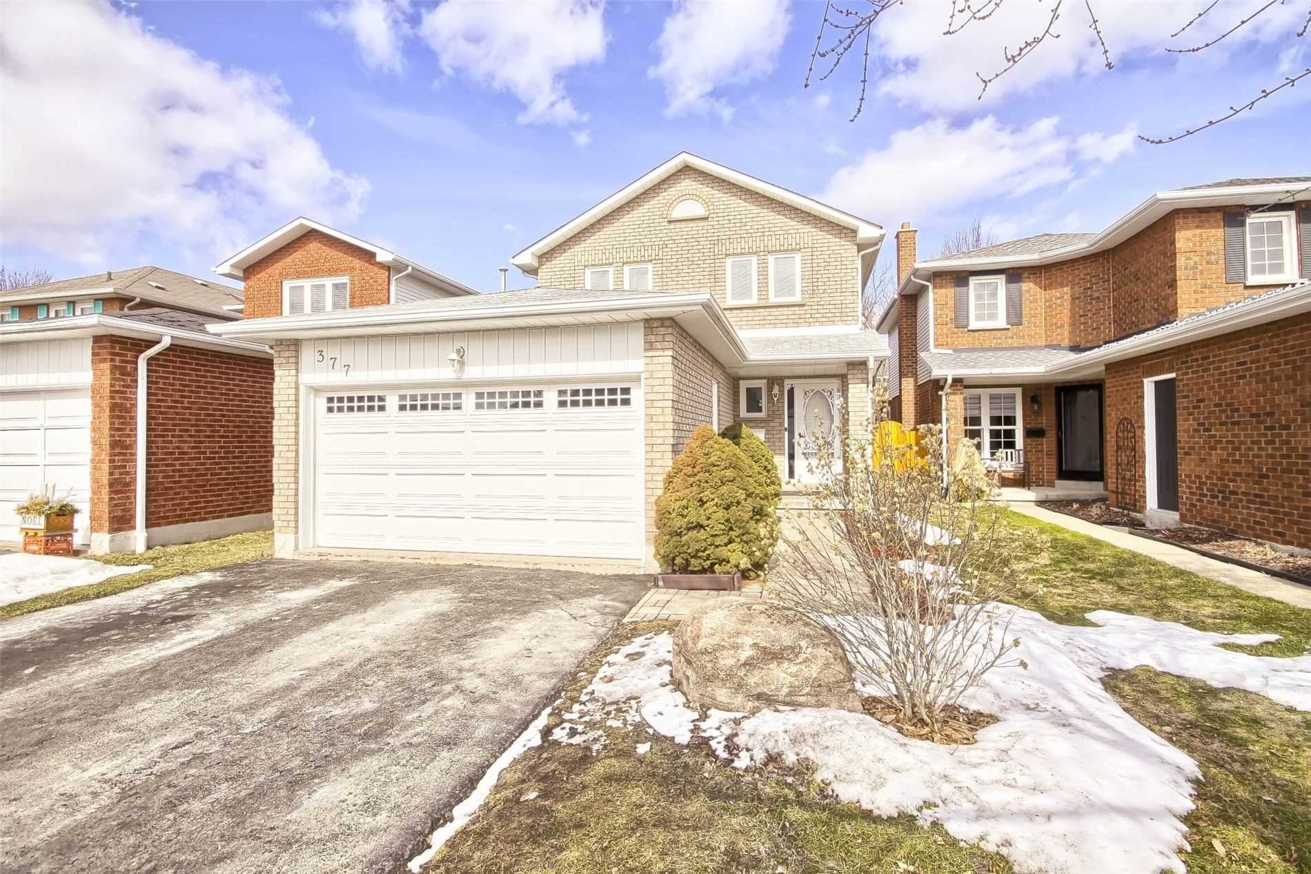 377 Pickering Cres