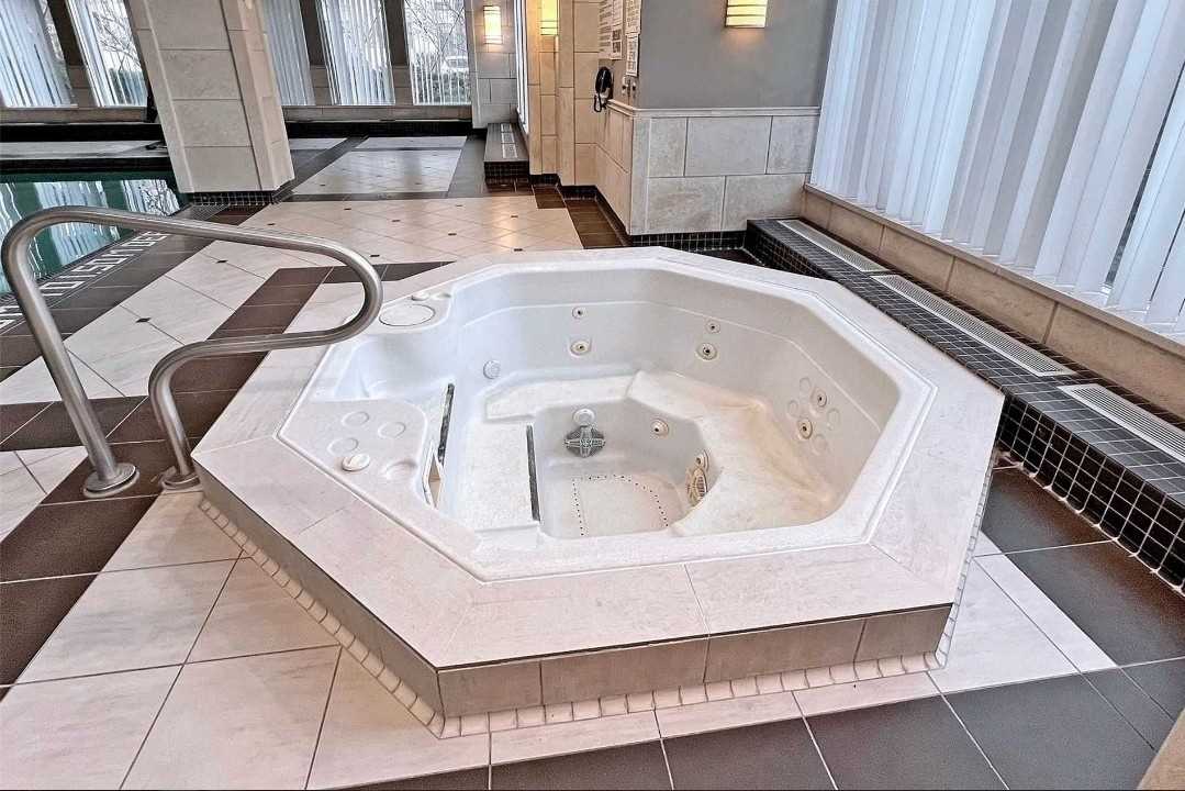 350 Red Maple Rd, #614