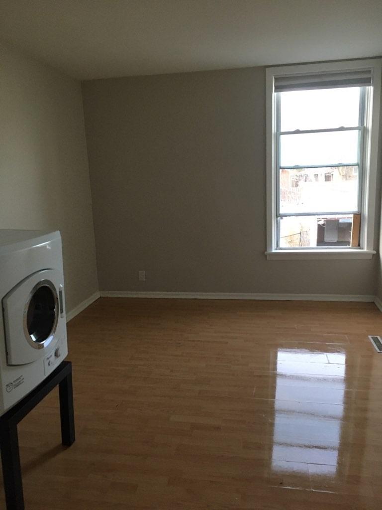 27 Holland St E, #Upper