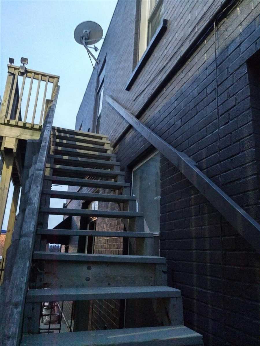 27 Holland St E, #Upper