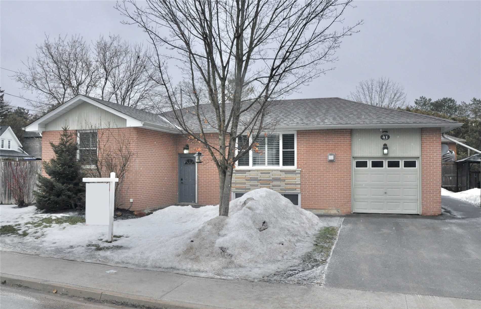 41 Montreal St