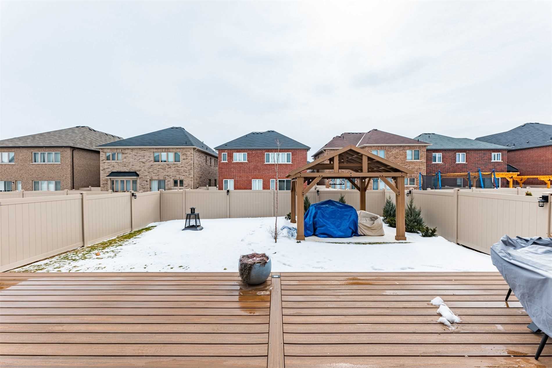 1011 Larter St