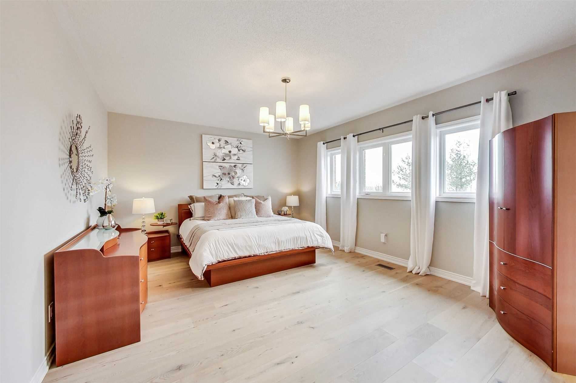 128 Melbourne Dr