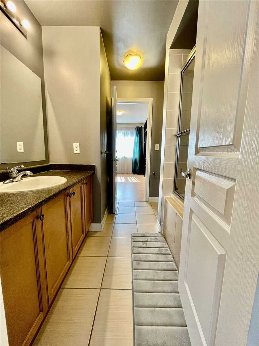 48 Farmhouse Cres