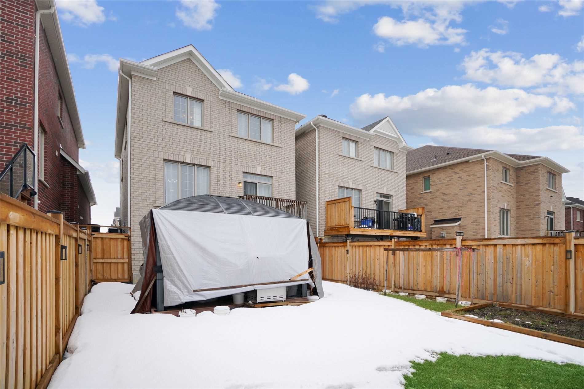 11 Turner Dr