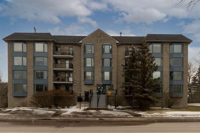 85 Wellington St W, #207