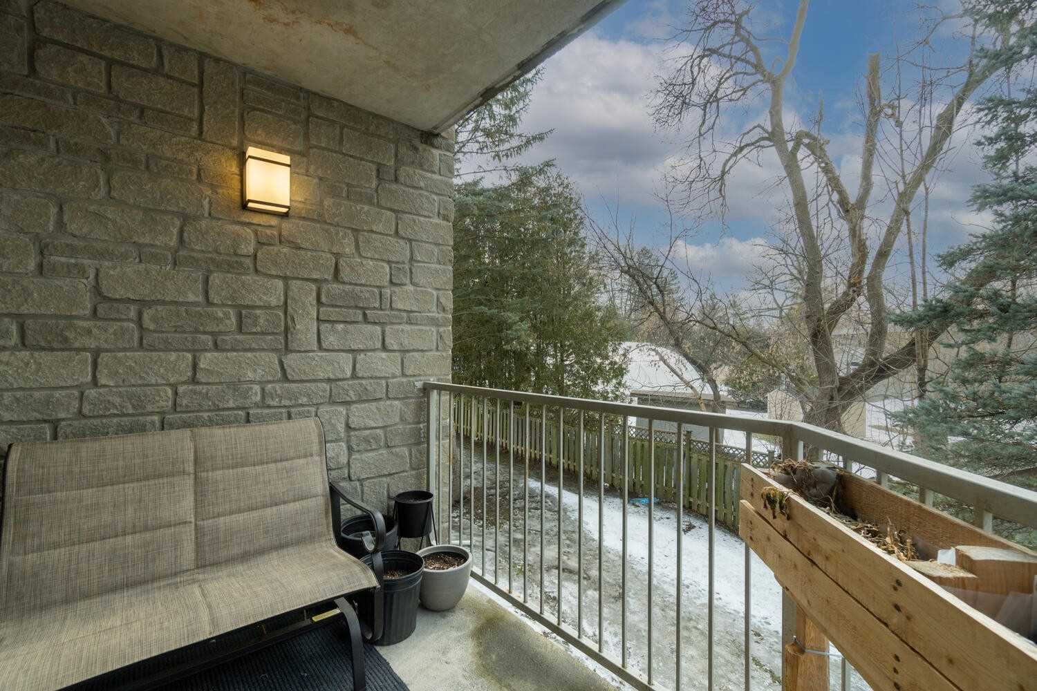 85 Wellington St W, #207