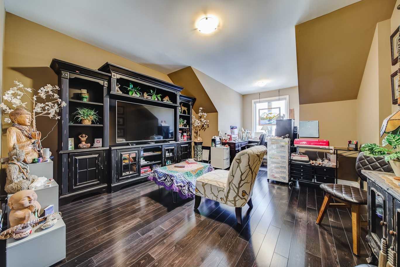 15 Pine Vista Ave