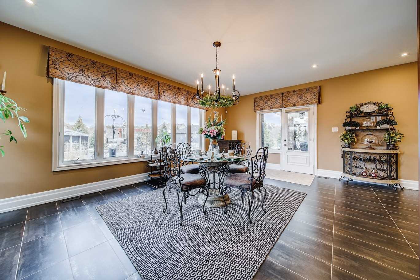 15 Pine Vista Ave