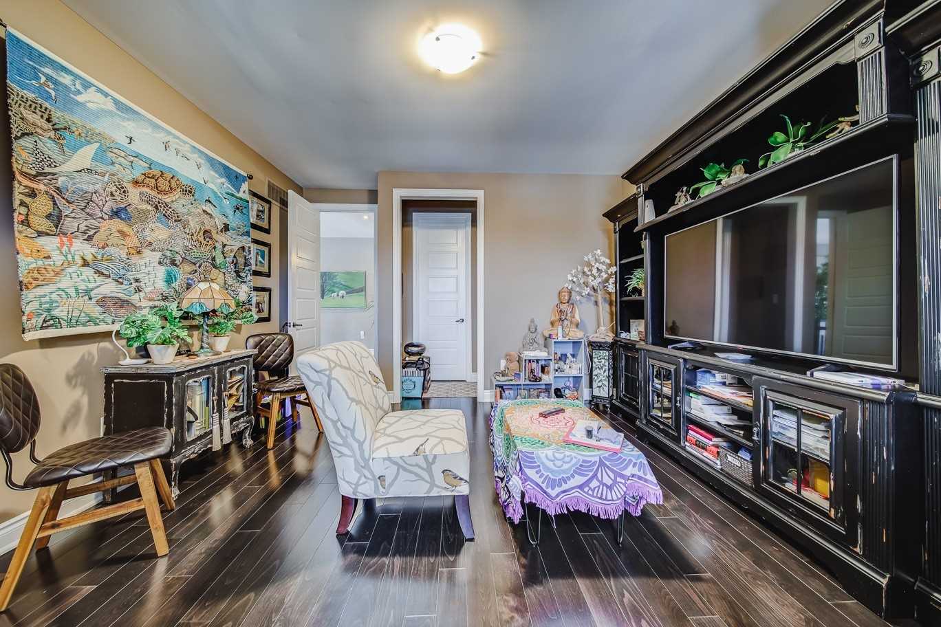 15 Pine Vista Ave