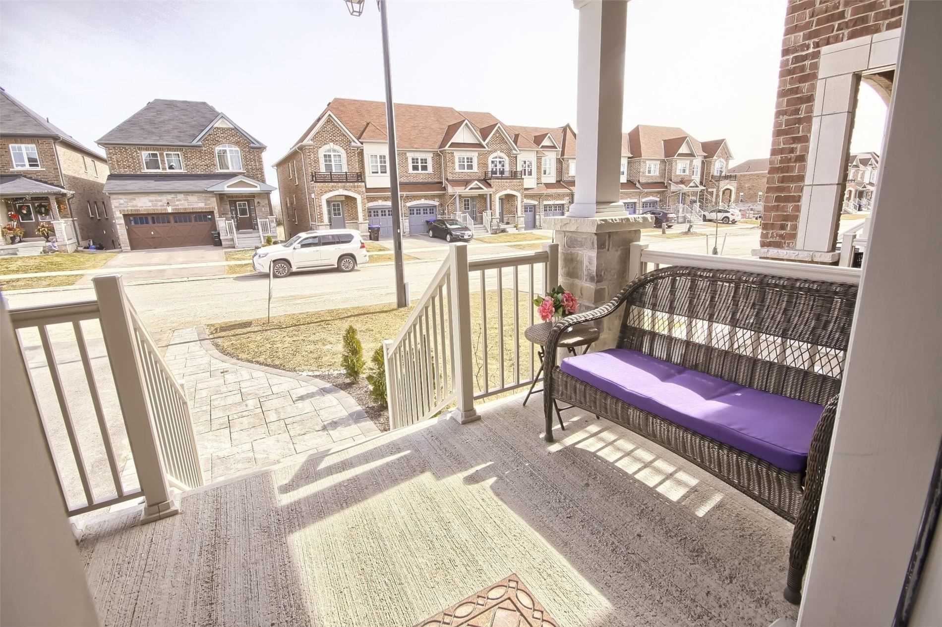 1153 Peelar Cres