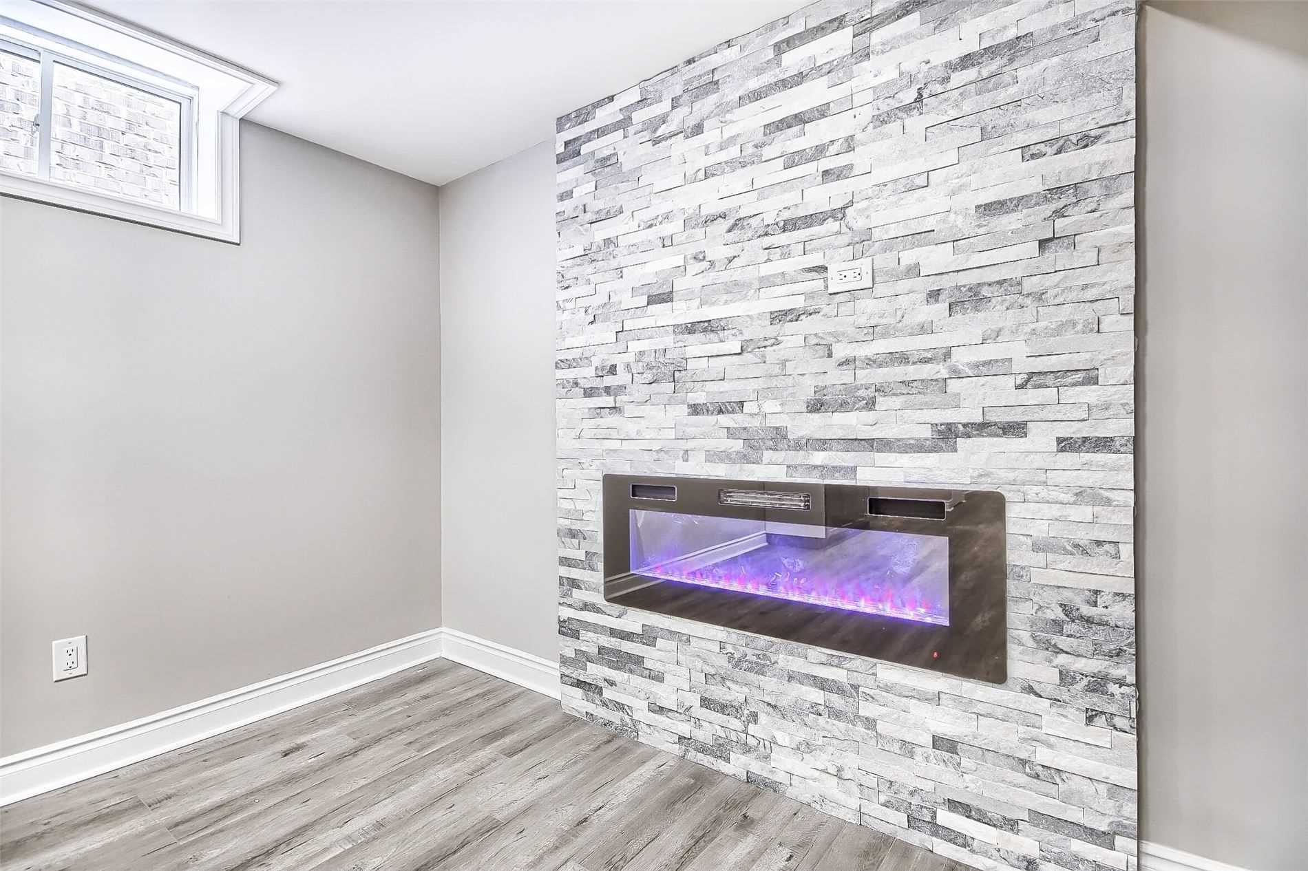 1153 Peelar Cres
