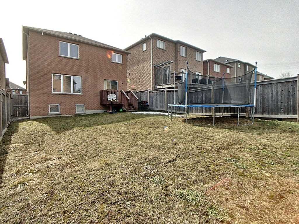 327 Dowson Loop