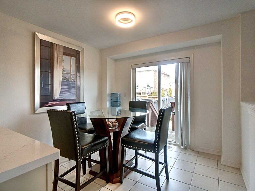 327 Dowson Loop