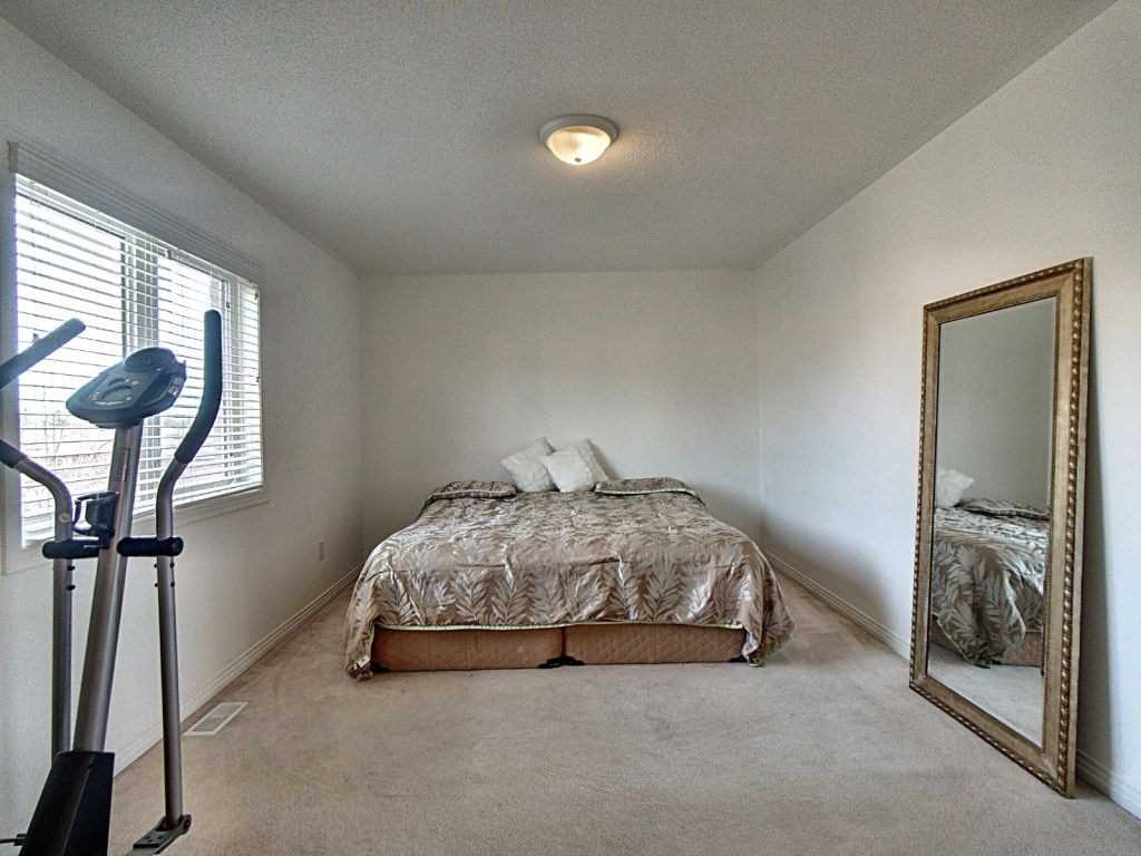 327 Dowson Loop