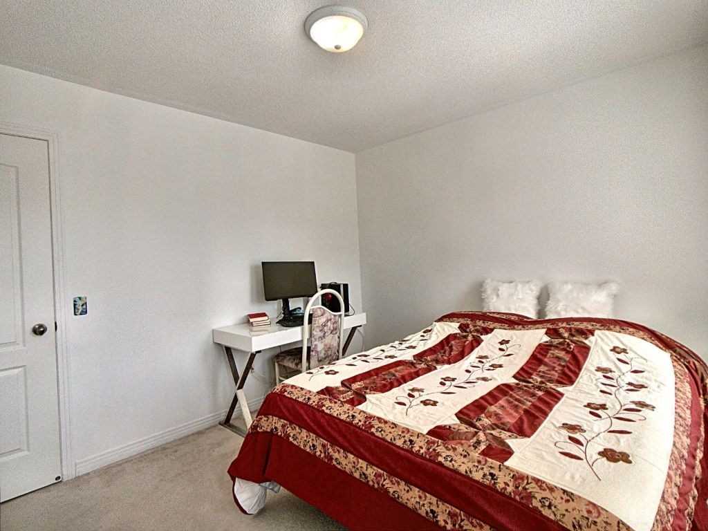 327 Dowson Loop