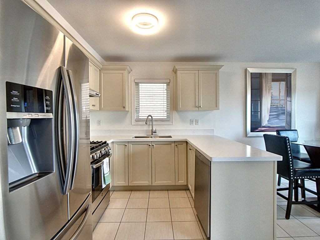 327 Dowson Loop