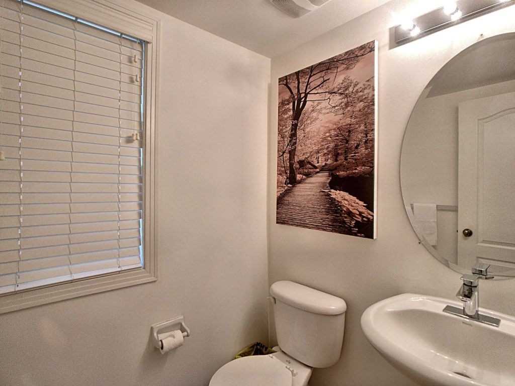 327 Dowson Loop