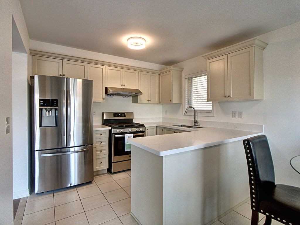 327 Dowson Loop