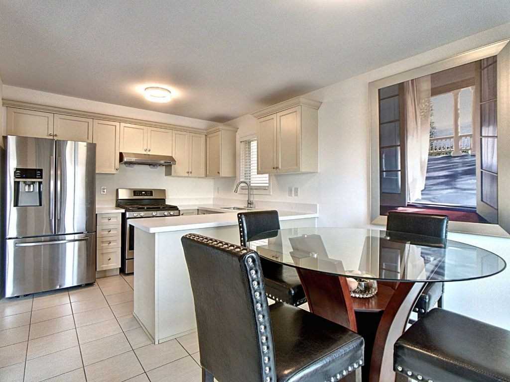 327 Dowson Loop