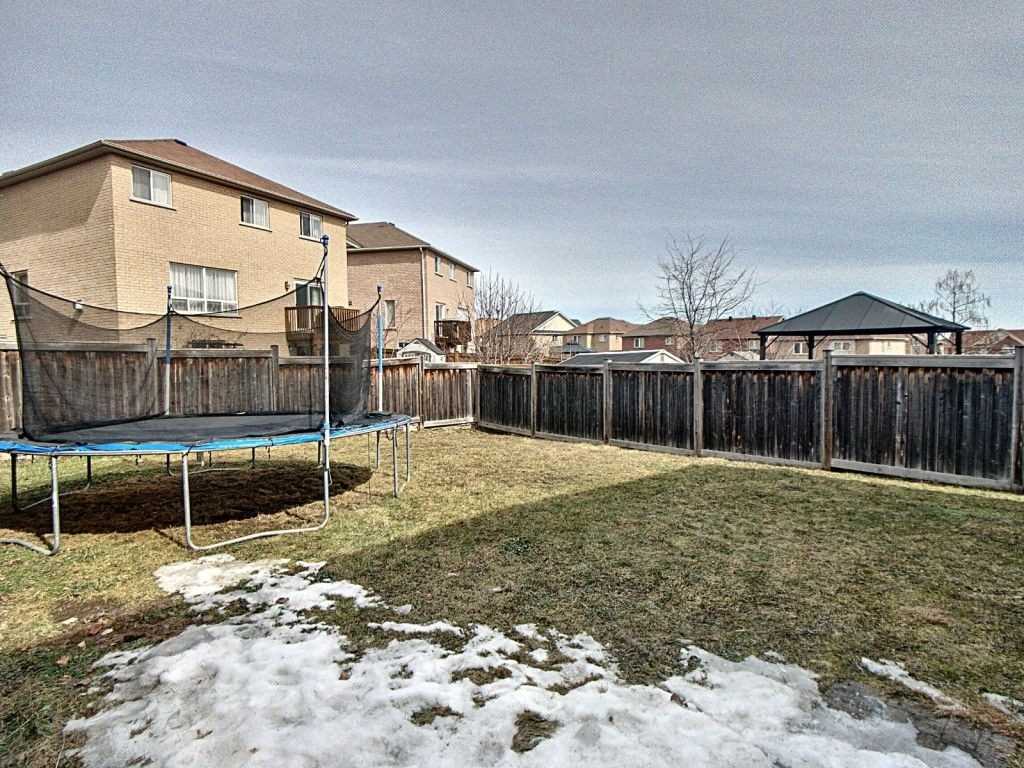 327 Dowson Loop