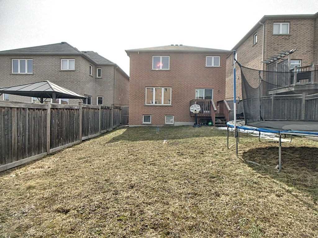327 Dowson Loop