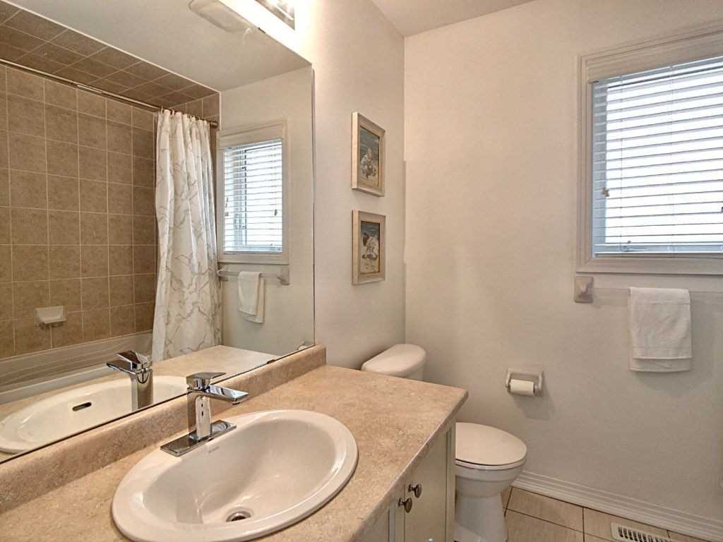 327 Dowson Loop