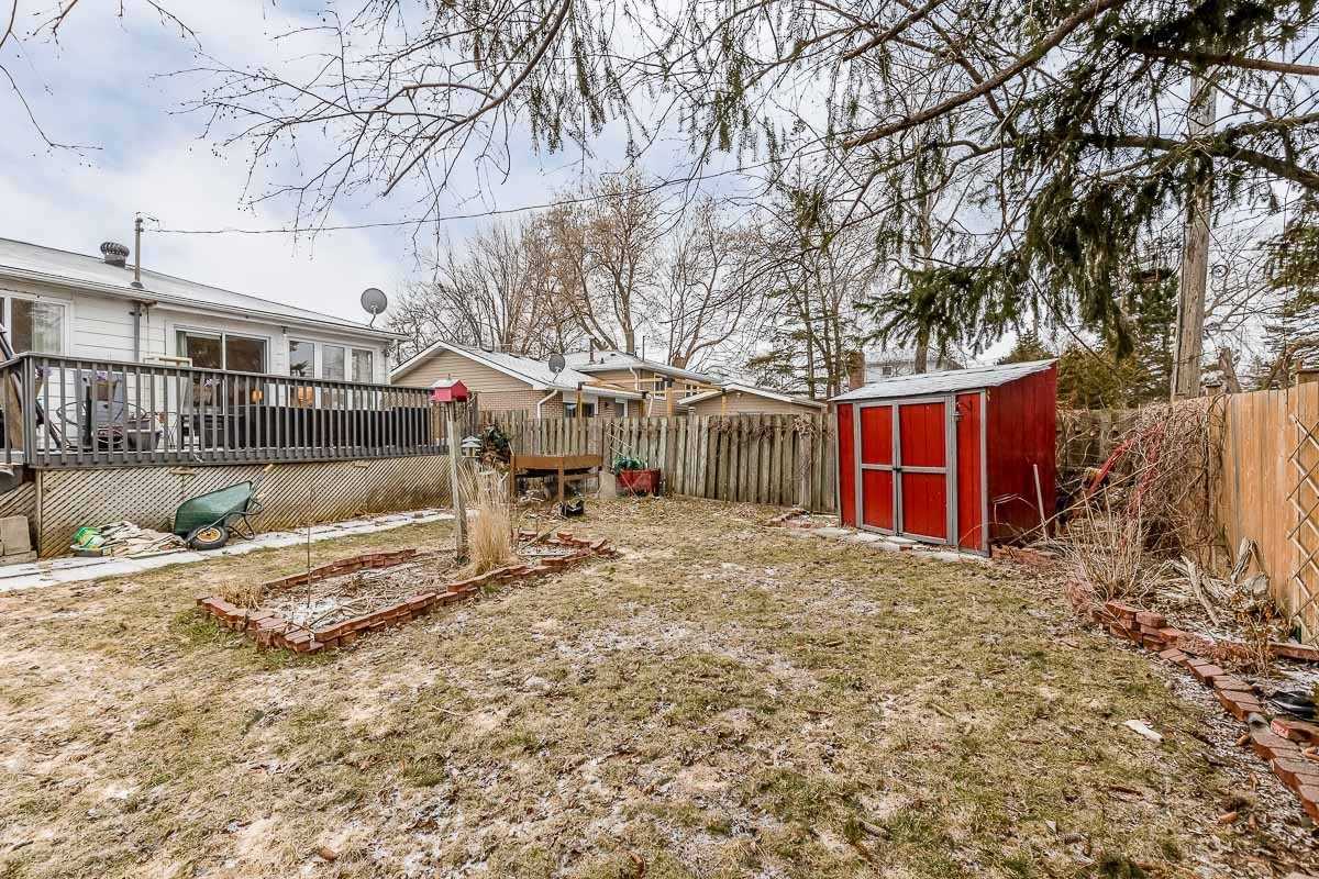 64 Alexander St