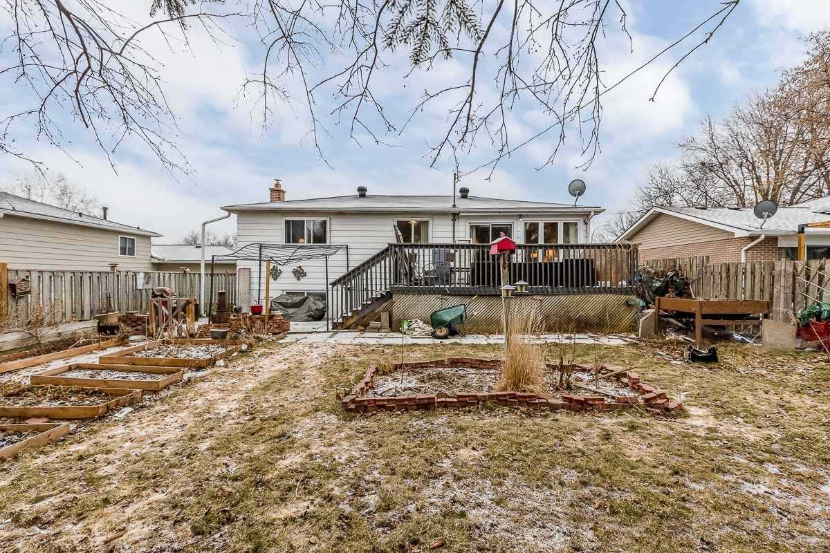64 Alexander St