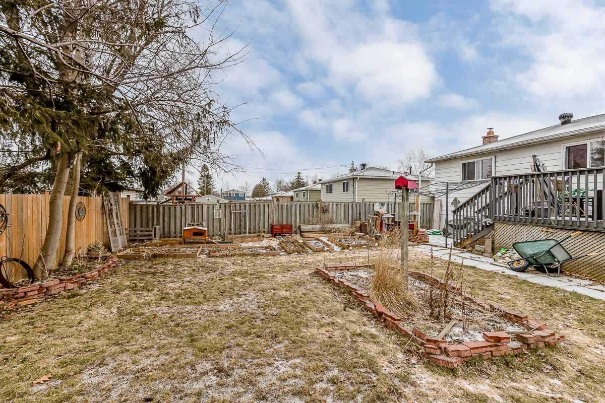 64 Alexander St