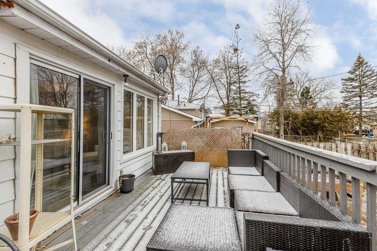 64 Alexander St