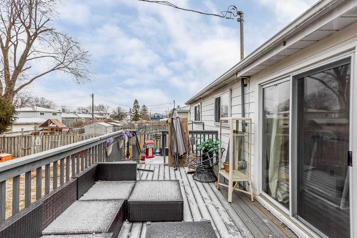 64 Alexander St